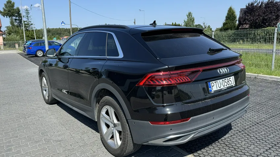 AUDI Q8 -