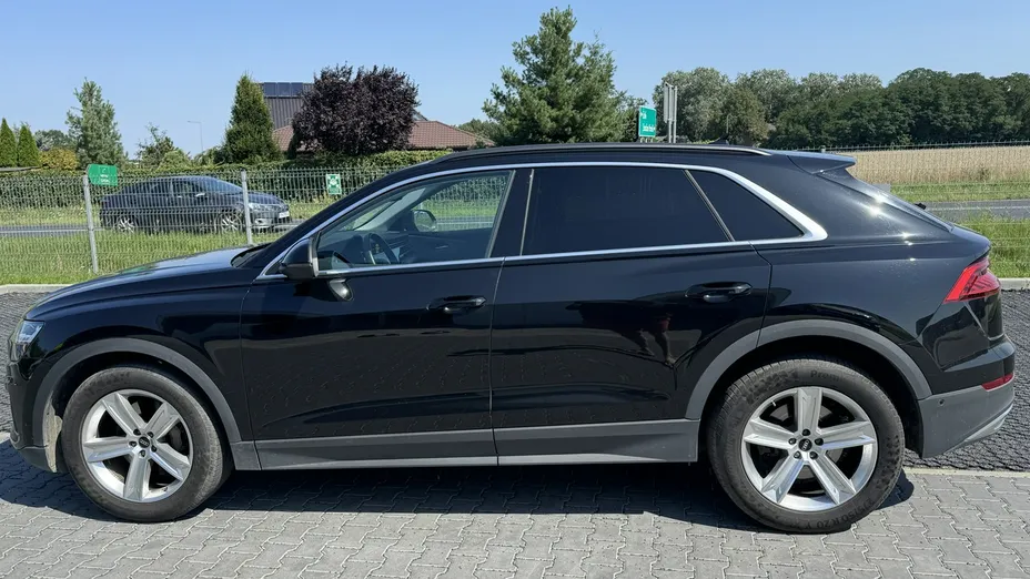 AUDI Q8 -