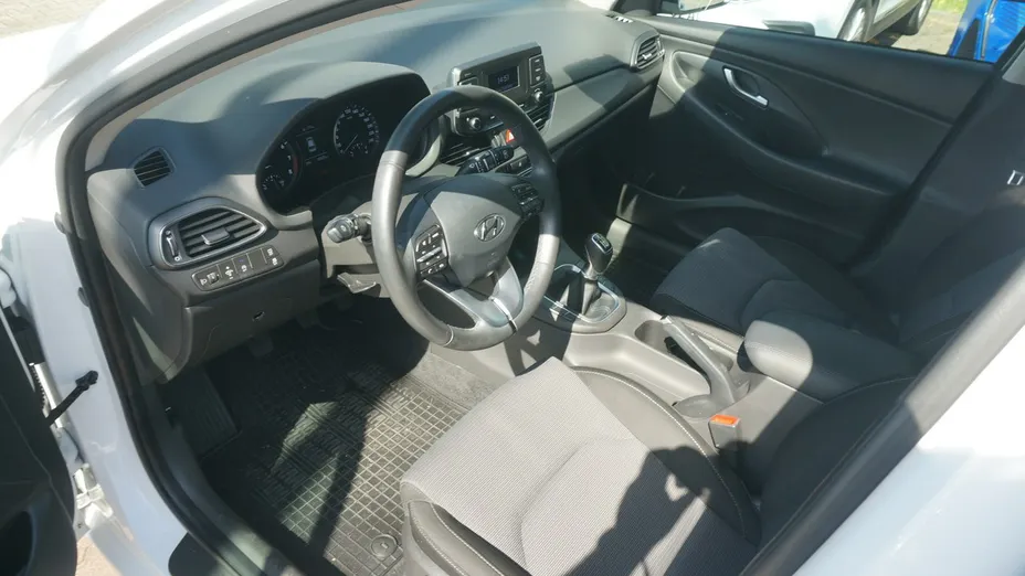 HYUNDAI i30 -