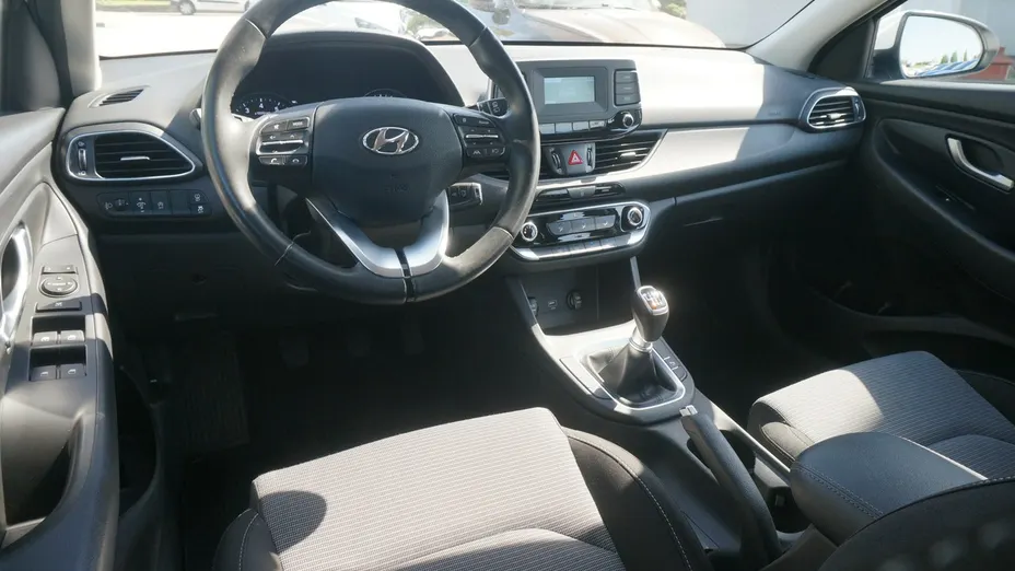 HYUNDAI i30 -