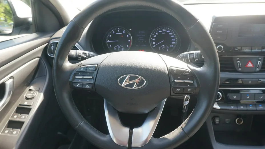HYUNDAI i30 -