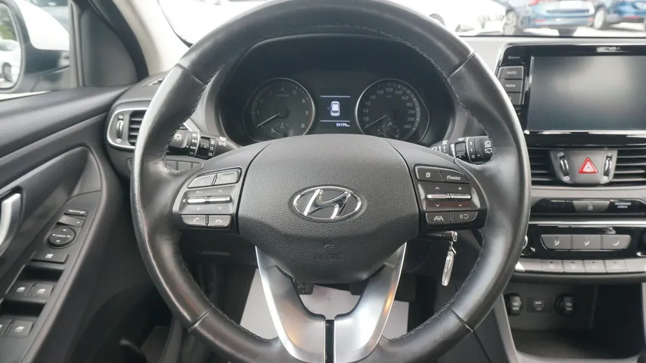 HYUNDAI i30 -