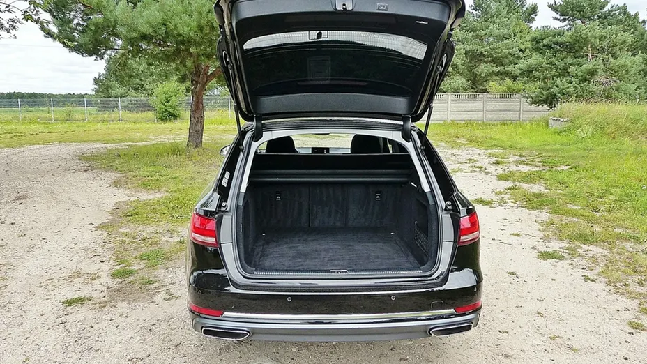 AUDI A4 -
