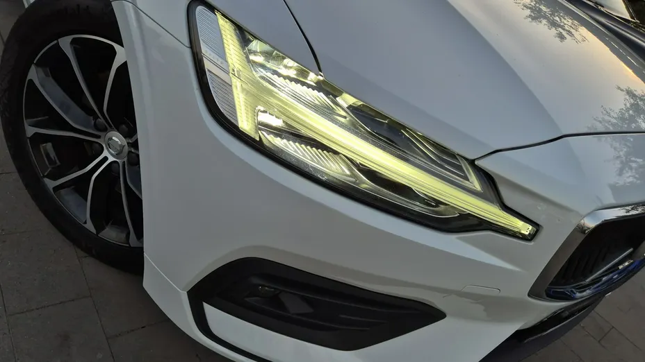 VOLVO V60 -