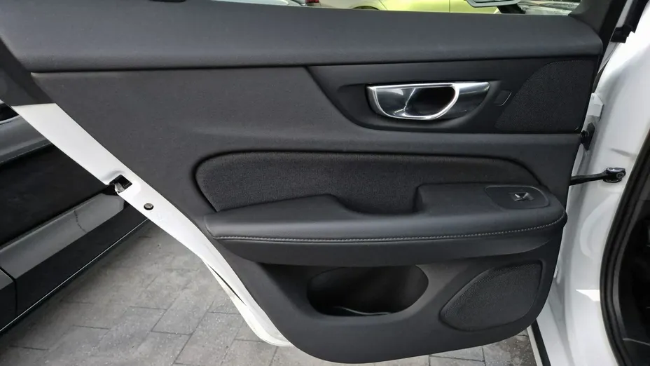 VOLVO V60 -