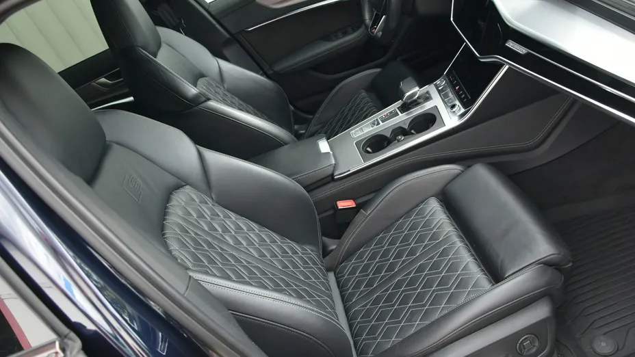 AUDI A6 -