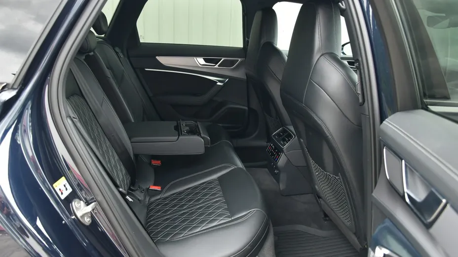 AUDI A6 -