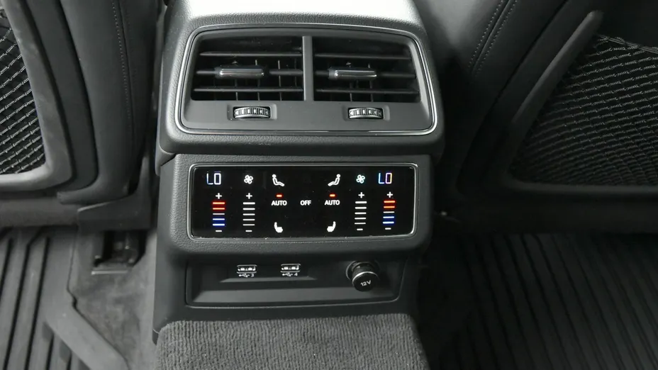 AUDI A6 -