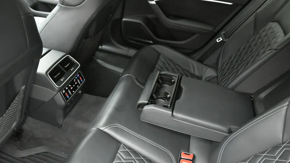 AUDI A6 -