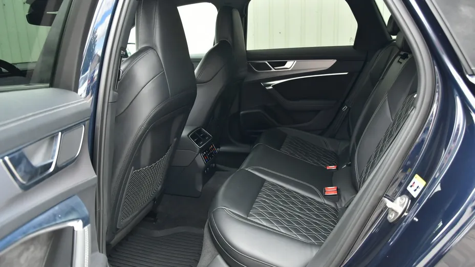 AUDI A6 -