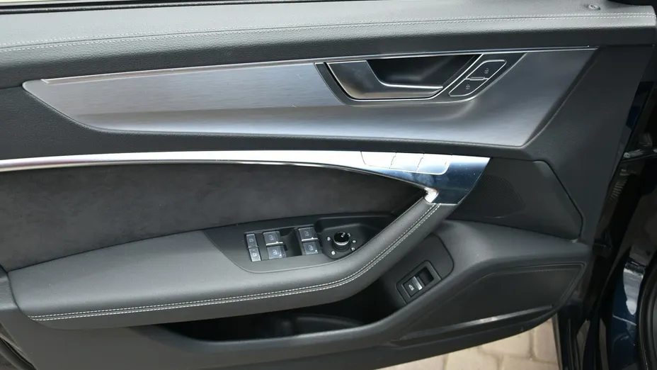 AUDI A6 -