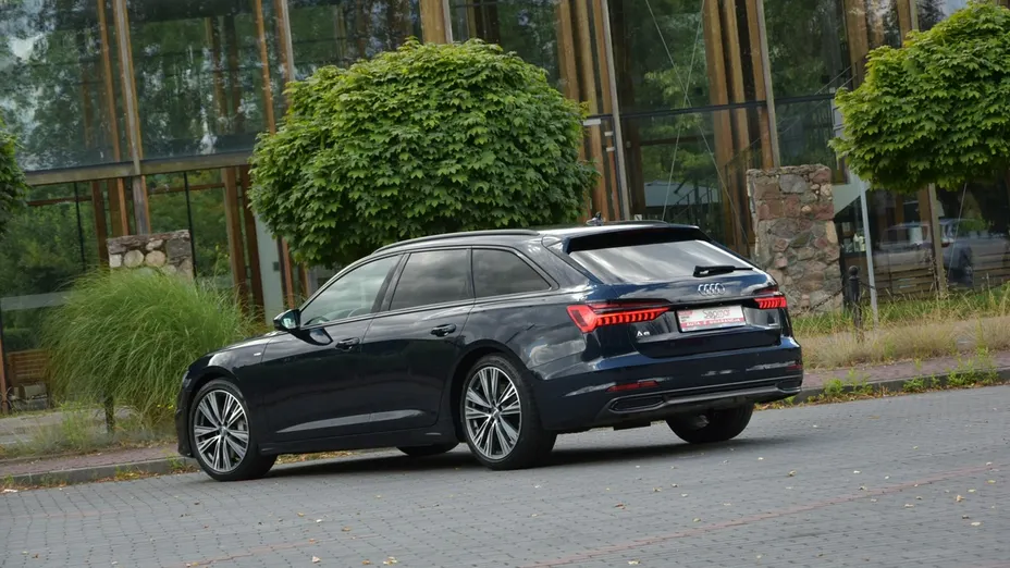 AUDI A6 -