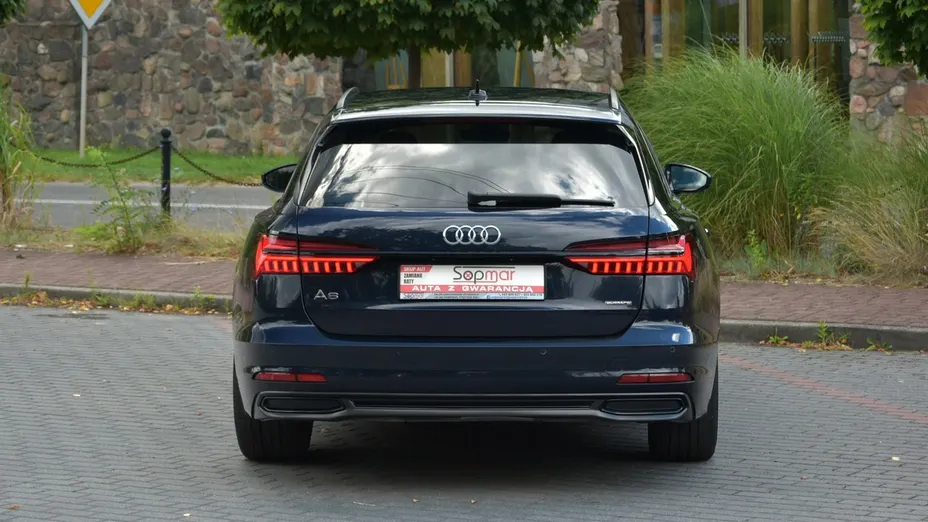 AUDI A6 -