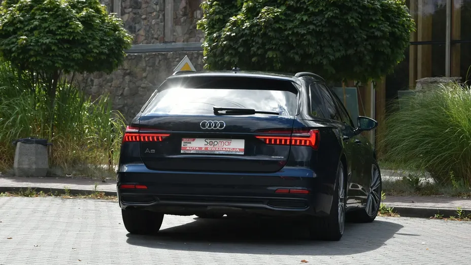 AUDI A6 -