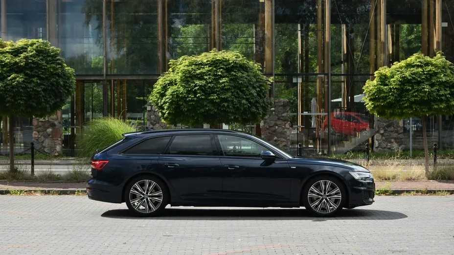 AUDI A6 -