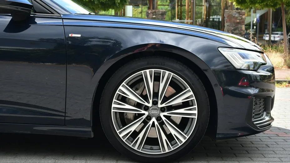 AUDI A6 -