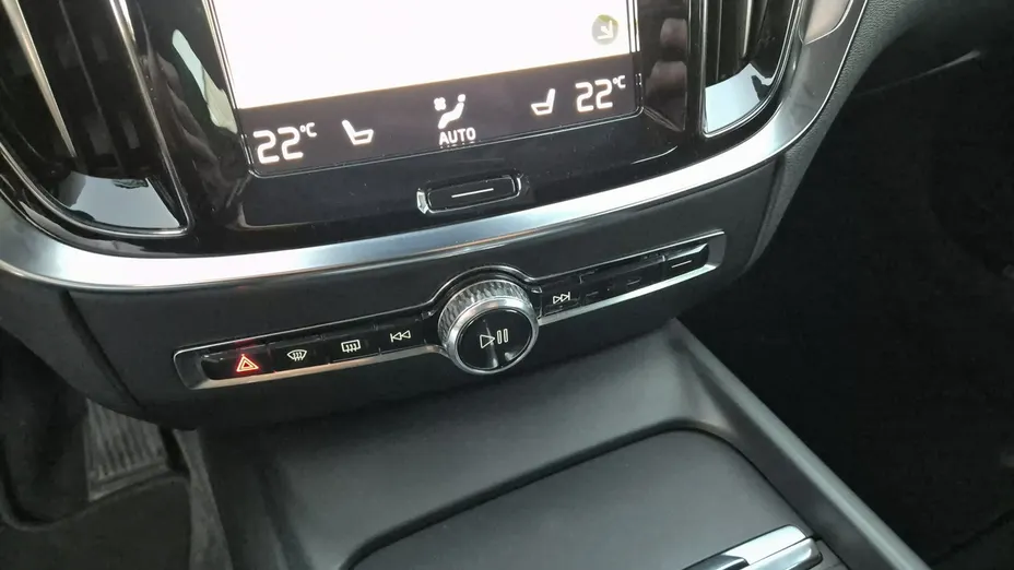 VOLVO V60 -