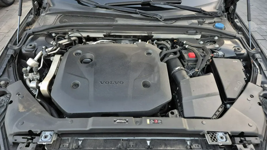 VOLVO V60 -