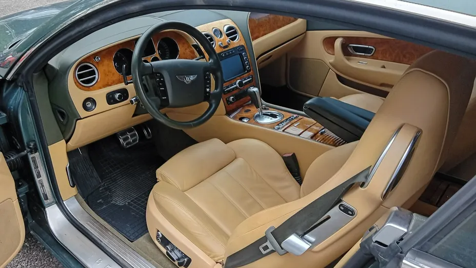 BENTLEY Continental -