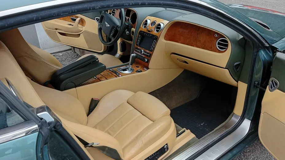 BENTLEY Continental -