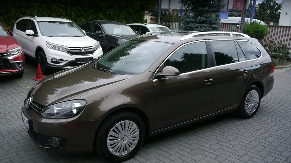 VOLKSWAGEN Golf -