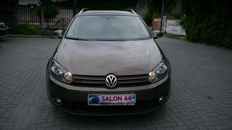 VOLKSWAGEN Golf -