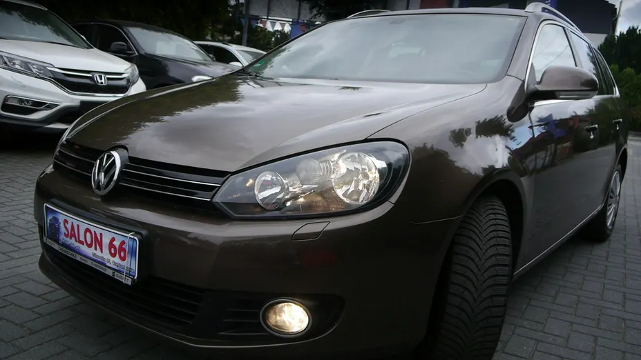 VOLKSWAGEN Golf -