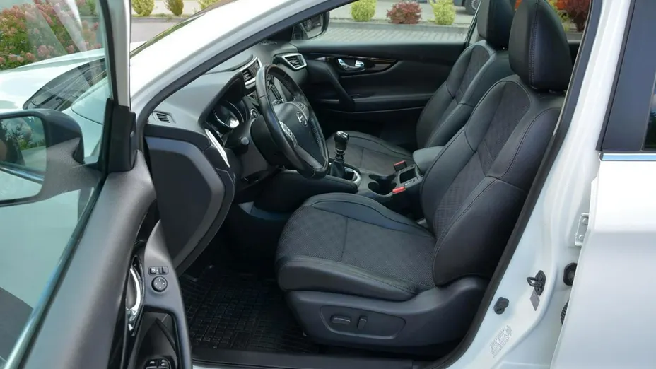 NISSAN Qashqai -