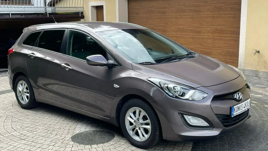 HYUNDAI i30 -