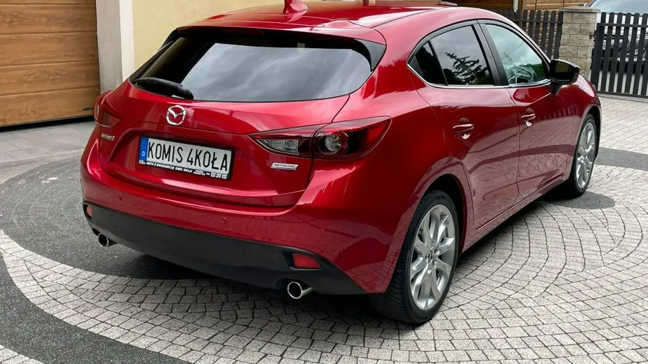MAZDA 3 -