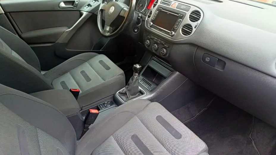 VOLKSWAGEN Tiguan -