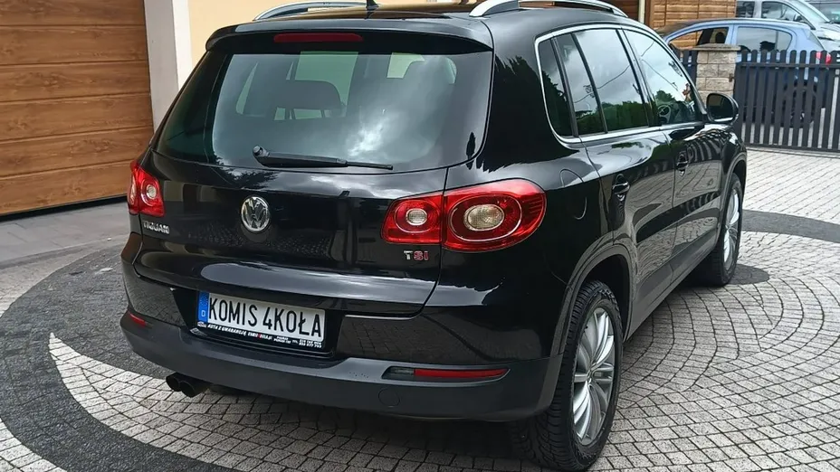 VOLKSWAGEN Tiguan -