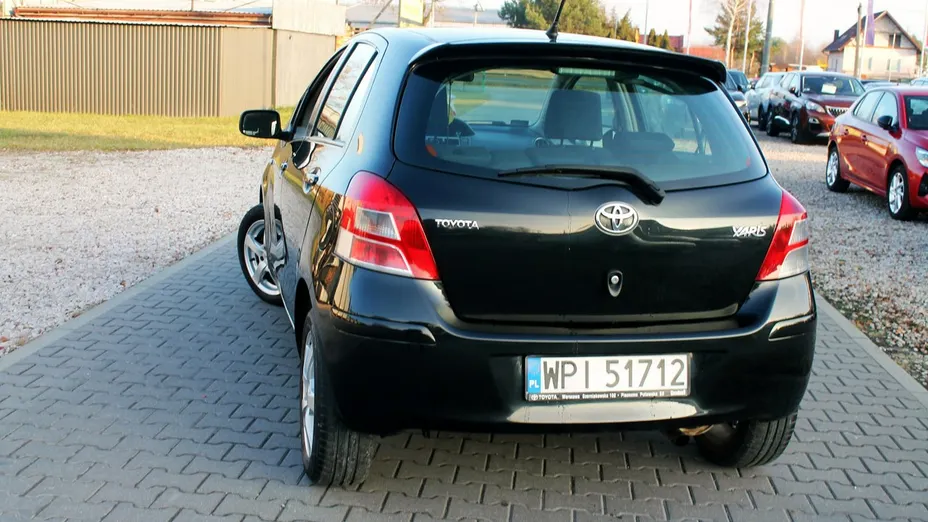 TOYOTA Yaris -