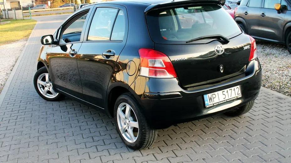 TOYOTA Yaris -