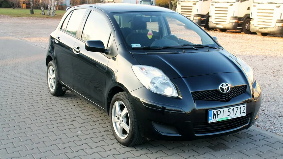 TOYOTA Yaris -