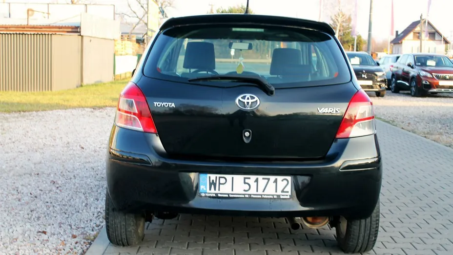 TOYOTA Yaris -