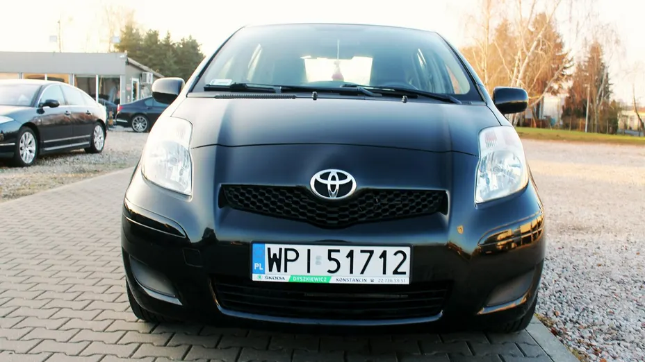 TOYOTA Yaris -