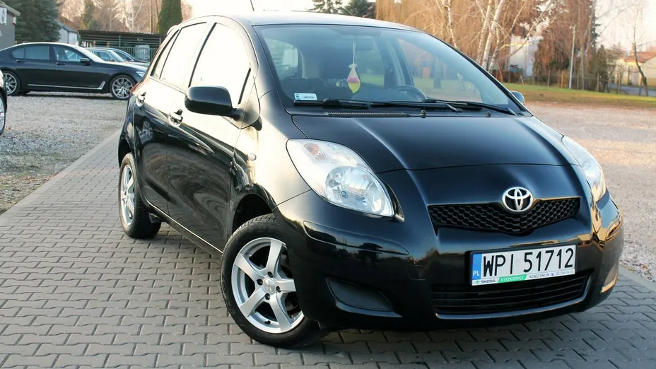 TOYOTA Yaris -