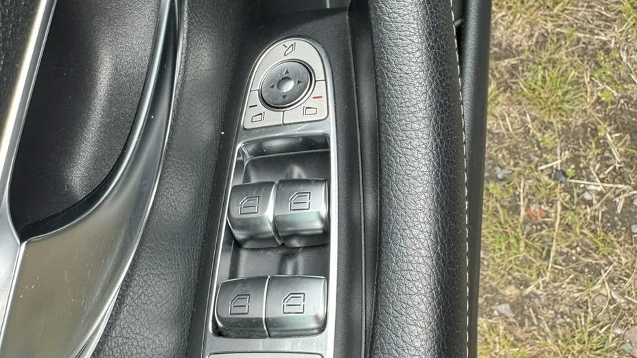 MERCEDES-BENZ E Klasa -