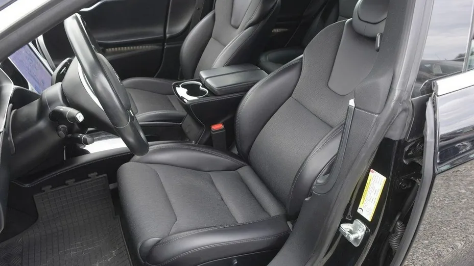 TESLA Model S -