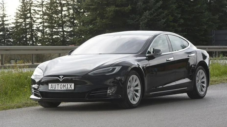 TESLA Model S -