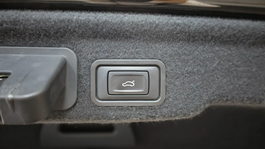 AUDI A8 -