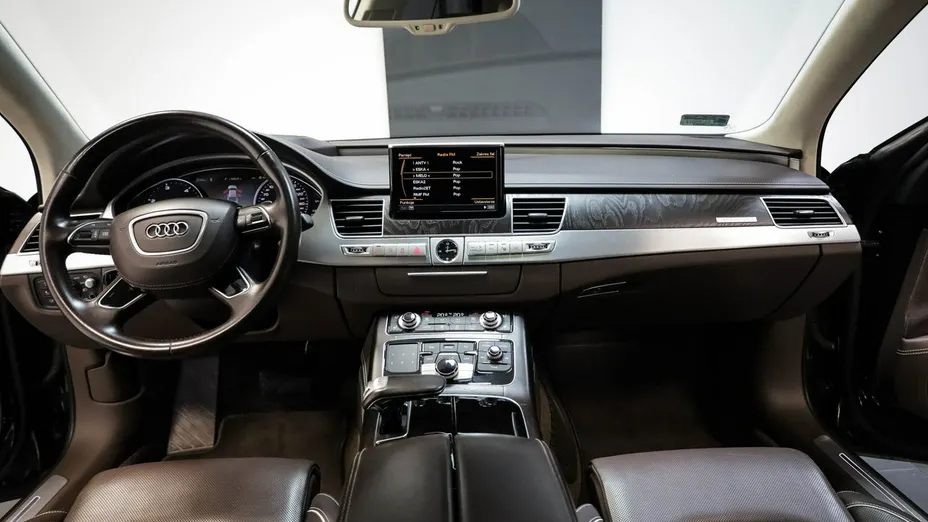 AUDI A8 -