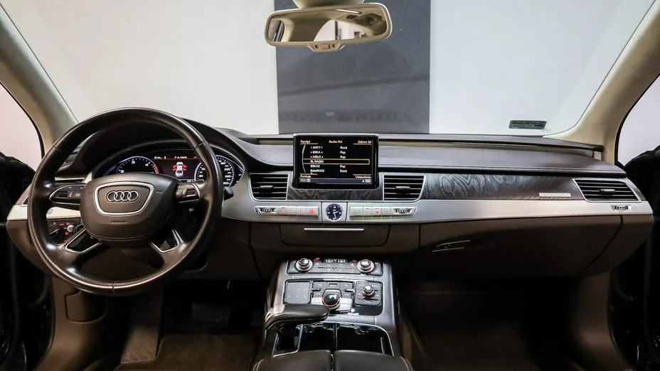 AUDI A8 -