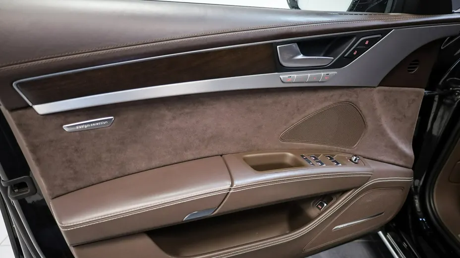 AUDI A8 -