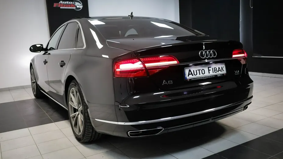 AUDI A8 -