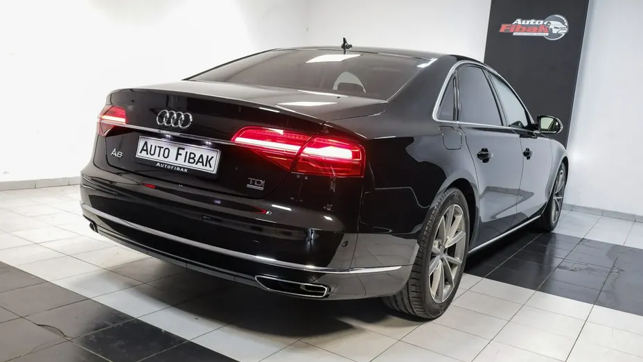 AUDI A8 -