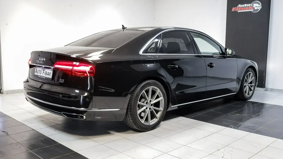 AUDI A8 -