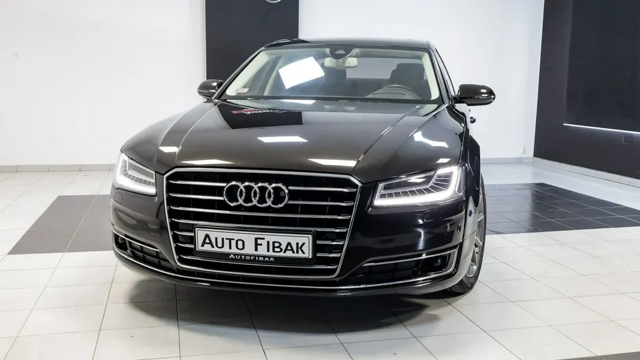 AUDI A8 -
