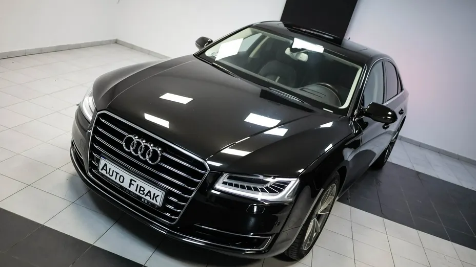 AUDI A8 -